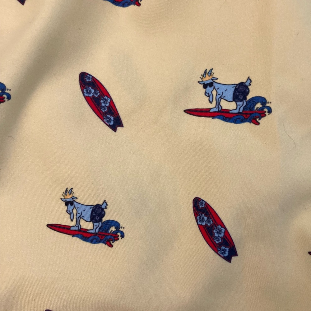 GOAT Men’s small surfboard print - Picture 3 of 9